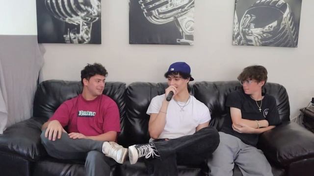 No Lonely Hearts Dating Game! смотреть онлайн