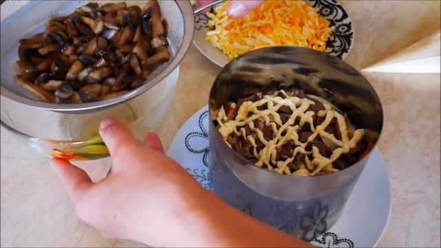 ПРАЗДНИЧНЫЙ салат на ПАСХУ ПАСХАЛЬНЫЙ КУЛИЧ сытный салат на праздничный стол смотреть онлайн