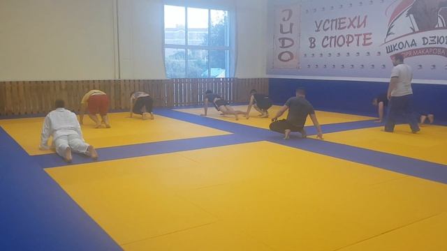 Первая тренировка во взрослой группе смотреть онлайн