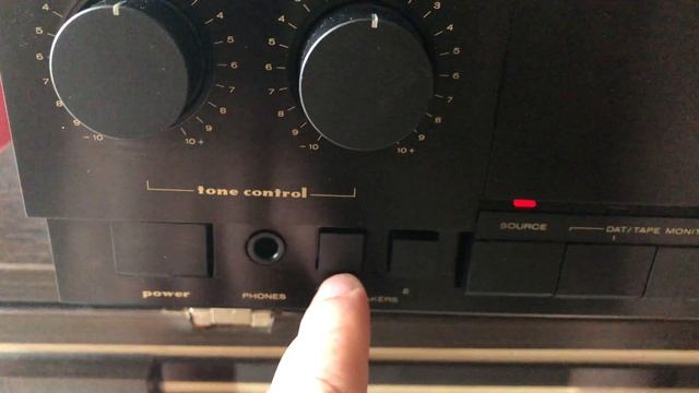 Marantz PM-54DS - отличный интегральный усилитель, выпущен в Японии в 1988 году. смотреть онлайн