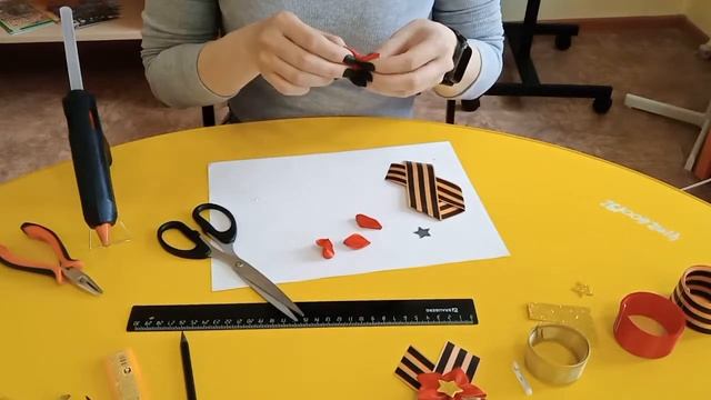 Мастер-класс "Бутоньерка из Георгиевской ленты" (запись онлайн-трансляции от 04.05.2022 г.) смотреть онлайн