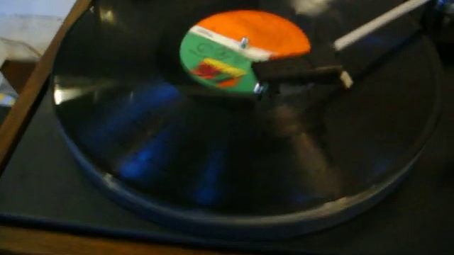 Demo video of BIC 940 turntable stereo record player смотреть онлайн