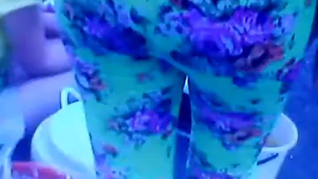 Жопа отжигает под Майли Сайрус.. смотреть онлайн