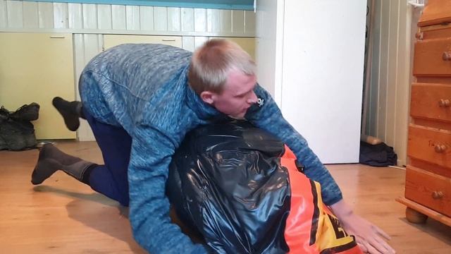 Deflating the intex Explorer pro 200 with the big valve. смотреть онлайн