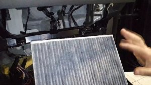 Замена салонного фильтра Вольво ХС70