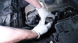 Тугая педаль тормоза на ПЕЖО 3008: это замена вакуумного насоса. Что делать ,если тугие тормоза?