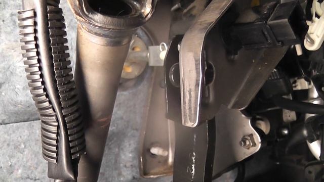 NISSAN TIIDA. Замена резистора вентилятора отопителя. смотреть онлайн