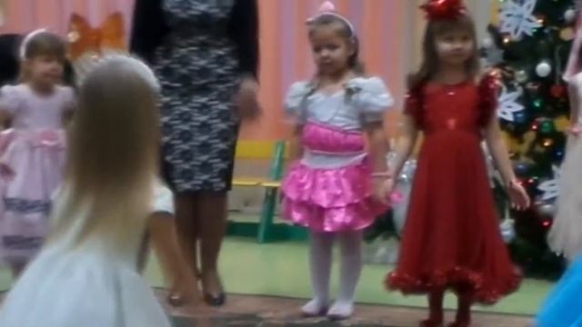 Новогодний утренник: девочки-Бусинки смотреть онлайн