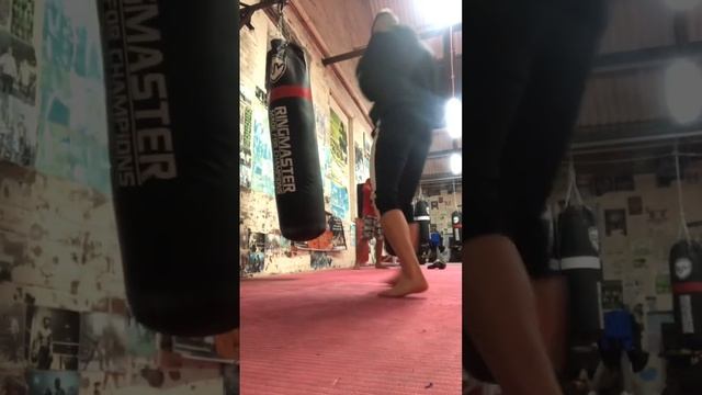 Hitting the heavy bag! смотреть онлайн