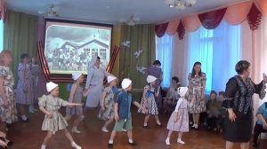 МДОУ № 8 Колосок танец "Белые панамки"