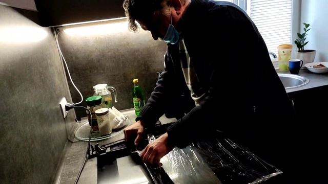 ч.2 Ремонт духовки после взрыва.Учит как правильно менять стекло духовой шкаф Hi смотреть онлайн