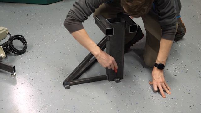 Chainsaw + robotic arm = art? смотреть онлайн