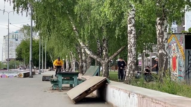 BIDLOBIKES ПЕРЕЛЕТЕЛ ЧЕРЕЗ ДЕРЕВО НА BMX. #37 ДЕЙЛИ ВЛОГ ОБЗОР БЫДЛО ИСКУССТВА. смотреть онлайн