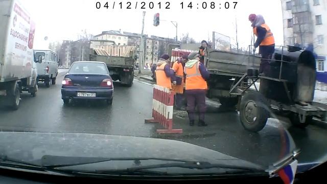 DR140340 00_04_10-00_04_42.avi смотреть онлайн