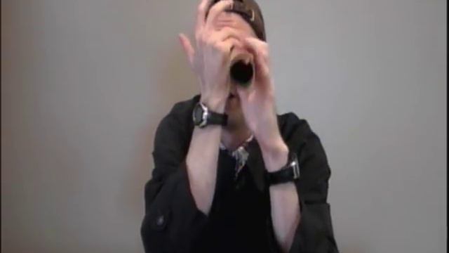 !!HOLE IN HAND TRICK!! смотреть онлайн