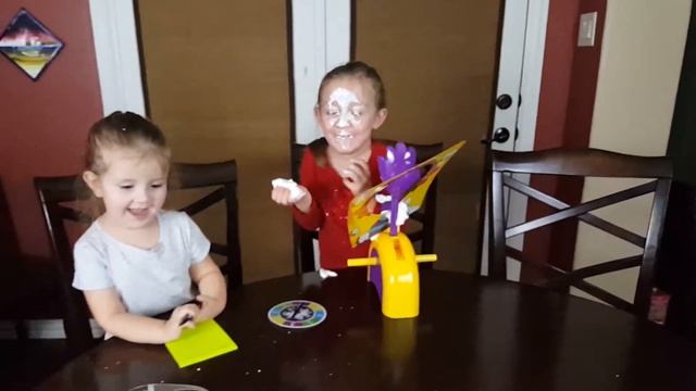 Funny Pie Face Challenge! The Groovy Girls make a whip cream mess with Pie Face! смотреть онлайн