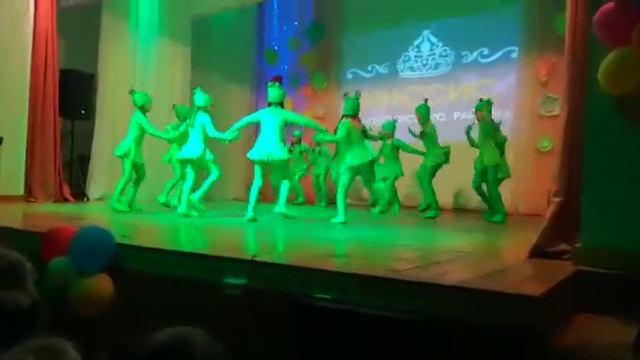 Танец лягушат смотреть онлайн