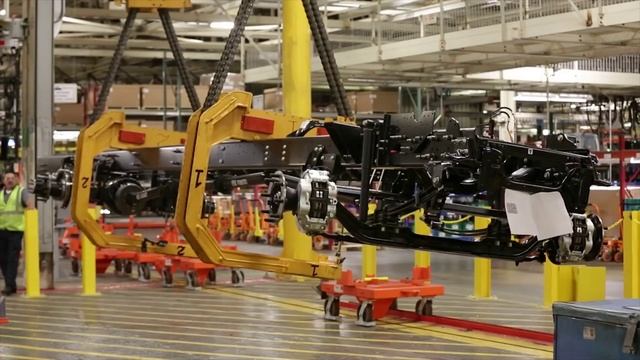 Ford F-650 and Ford F-750 Ohio Assembly Plant | AutoMotoTV смотреть онлайн