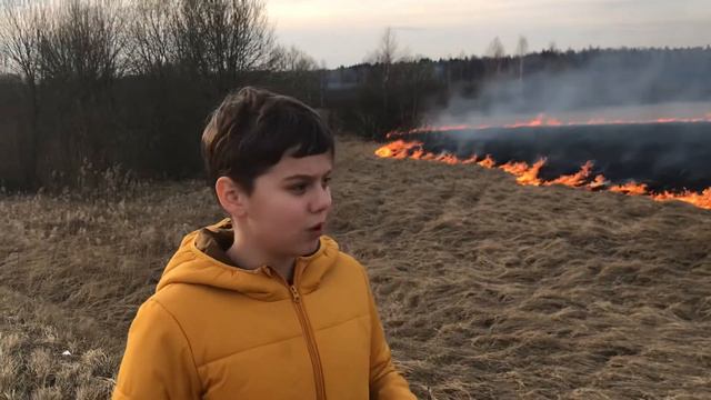 Пал травы в Подмосковье - это опасно!! смотреть онлайн