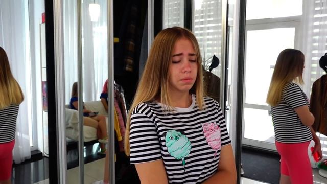 ПЕРВЫЙ ПОЦЕЛУЙ! Ромео хочет сорвать свидание Оливке и Алексу! А Алиса хочет ему помешать! смотреть онлайн