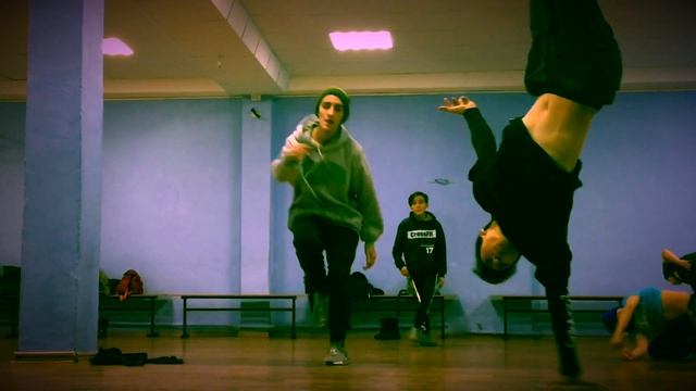 Моменты с тренировок, или как я учусь танцевать 2020 смотреть онлайн