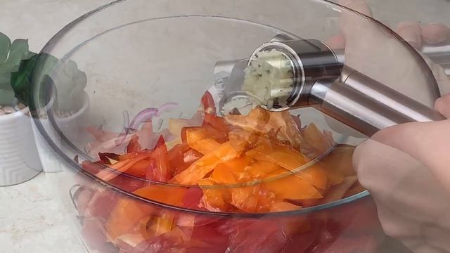 Съедят за минуту! Необыкновенно простой и вкусный САЛАТ из обычной СВЕКЛЫ! смотреть онлайн