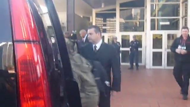 Usher leaving after his performance at sunrise смотреть онлайн