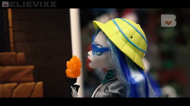 ОТКРЫВАЮ куклы Монстер Хай Клео де Нил и Гулия Йелпс Комик Кон Cleo De Nile And Ghoulia Monster Hig