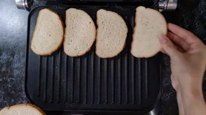 Бутерброды на гриле с колбасой и сыром. Электрогриль Kitfort КТ - 1652.Grilled sandwiches.