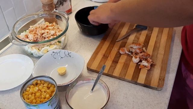 Салат "КРАБОВЫЙ" без "палочек". Салат с мясом речного РАКА. смотреть онлайн