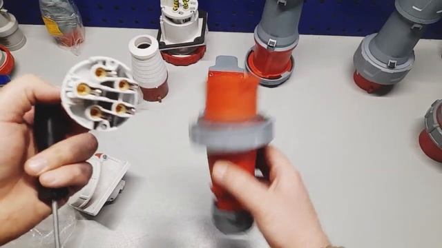 Промышленные разъёмы стандарта СЕЕ смотреть онлайн