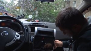 Снятие стандартной и установка 10 дюймовой магнитолы X-Trail T31