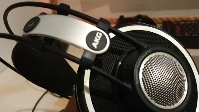 Akg 702