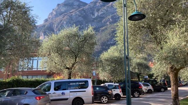 Рива-дель-Гарда Италия. Путешествие на озеро Гарда из Вероны на поезде. смотреть онлайн