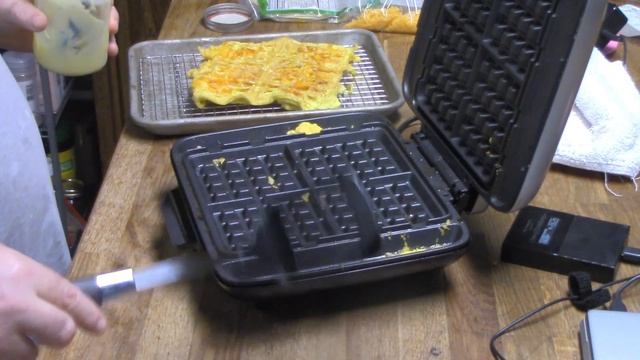 DASH No Drip Belgian Waffle Maker! смотреть онлайн