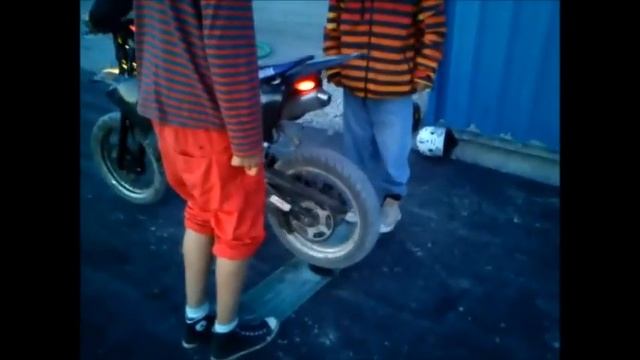 suzuki ts 125 cc burnout смотреть онлайн
