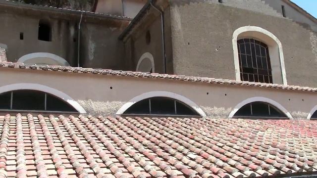 14. Аббатство монахов-бенедиктинцев в Кава-де-Тиррени (Италия) ABBAZIA BENEDETTINA DELLA SS.TRINIT смотреть онлайн