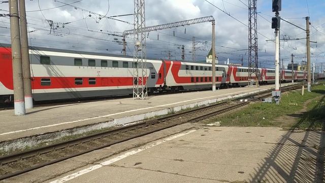 Электровоз ЭП20-049 с поездом №104 Москва - Адлер