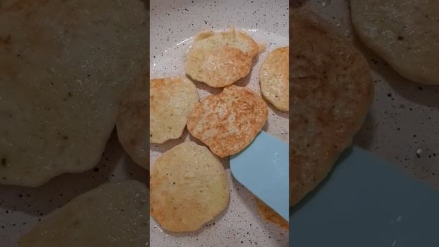 Сырники с вишневым соусом