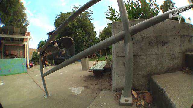 EPIC TRICKS: Miika Adamov’s 360 flip Noseblunt смотреть онлайн