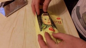 Иллюзия.Алёнка, что не так с оберткой шоколадки Аленка!!!