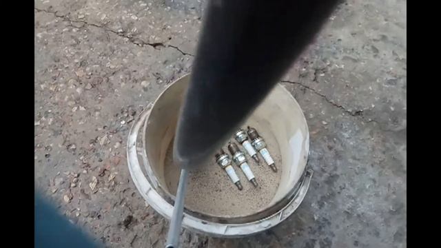 Зачем менять иридиевые свечи зажигания? Если они прекрасно работают... смотреть онлайн