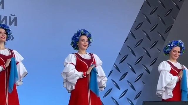 Ирина Чадова и Московский театр танца и песни «Калина красная» смотреть онлайн