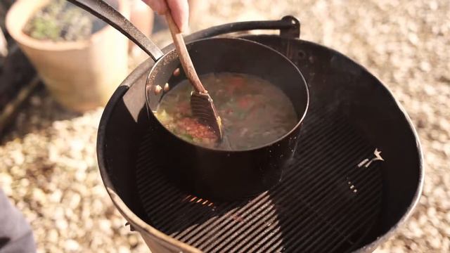Gill Meller's lentil dhal with kale and chard смотреть онлайн