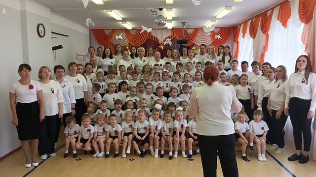 Елена Фищукова. Песни Победы -"Бухенвальдский набат" - разновозрастной смешанный хор МБДОУ № 31.mp4 смотреть онлайн