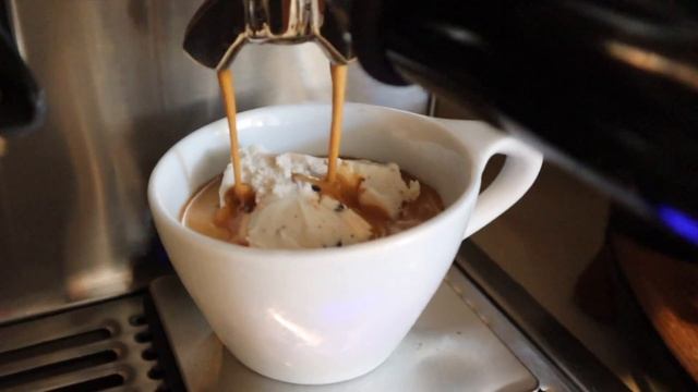 How to Make | Espresso Affogato | Breville Barista Express смотреть онлайн