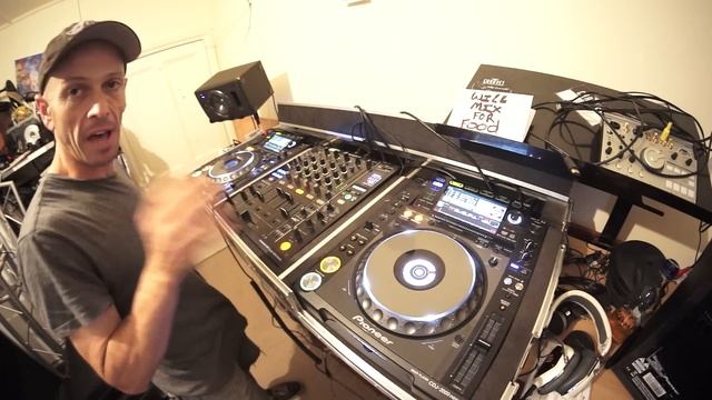 DJ LESSON ON MIXING DEEP HOUSE BY ELLASKINS THE DJ TUTOR смотреть онлайн