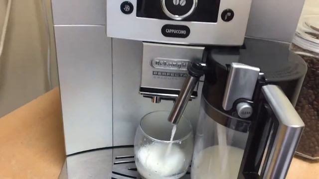 Delonghi ESAM 5500 capuczinator nie pracuje poprawnie смотреть онлайн