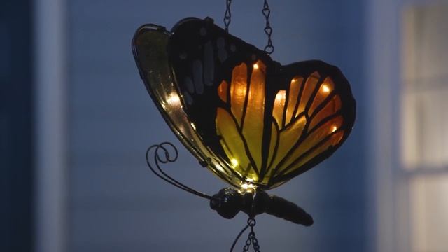 Solar Glass Monarch Butterfly Wind Chime (2SP8330) смотреть онлайн