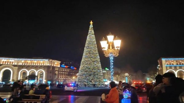 ՀԱՆՐԱՊԵՏՈՒԹՅԱՆ ՀՐԱՊԱՐԱԿԻ ՏՈՆԱԾԱՌԸ, YEREVAN REPUBLIC SQUARE 🇦🇲 CHRISTMAS TREE 🎄 NEW YEAR 2024